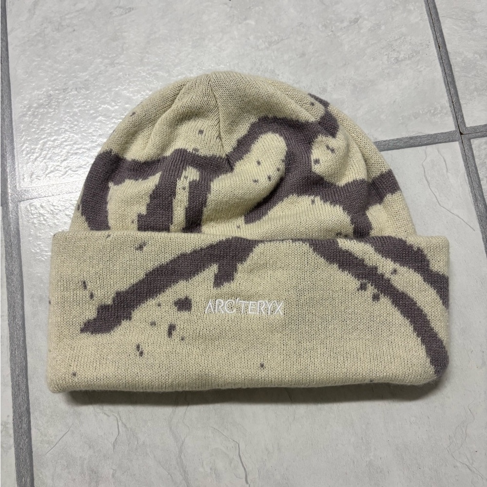 Arc'teryx Beige and Brown Patterned Beanie Hat